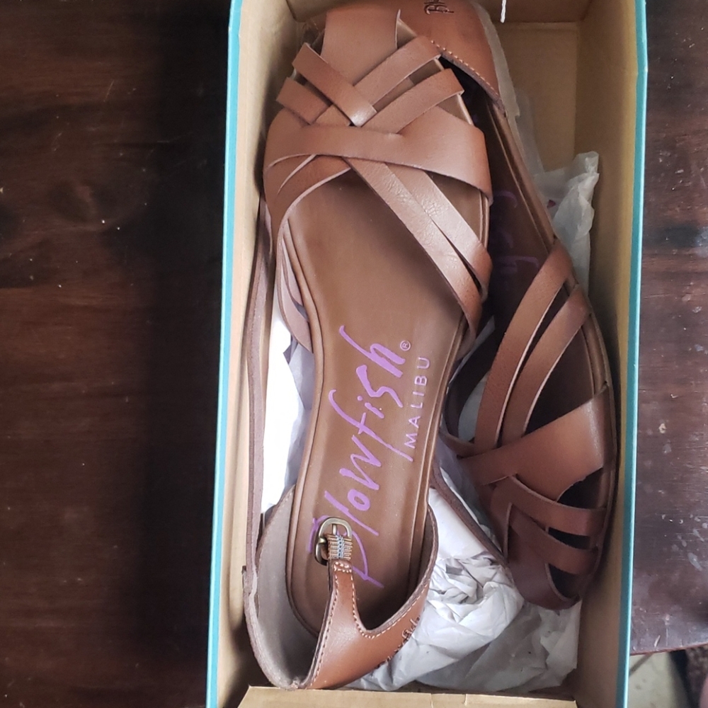 Flat sandals
